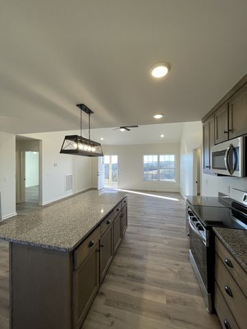 586 Pleasant Hill Rd, Lafayette, TN 37083