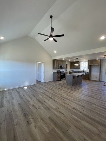 586 Pleasant Hill Rd, Lafayette, TN 37083