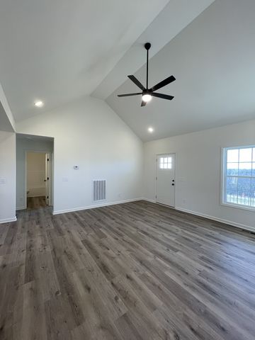 586 Pleasant Hill Rd, Lafayette, TN 37083