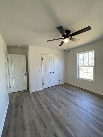 586 Pleasant Hill Rd, Lafayette, TN 37083