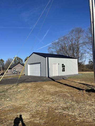 586 Pleasant Hill Rd, Lafayette, TN 37083