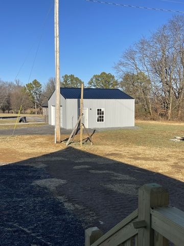 586 Pleasant Hill Rd, Lafayette, TN 37083