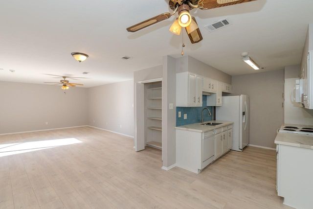 1191 Park Meadow Dr, Beaumont, TX 77706