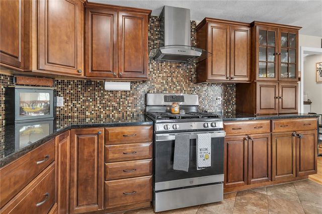 62 Canonchet Trail, Cranston, RI 02921