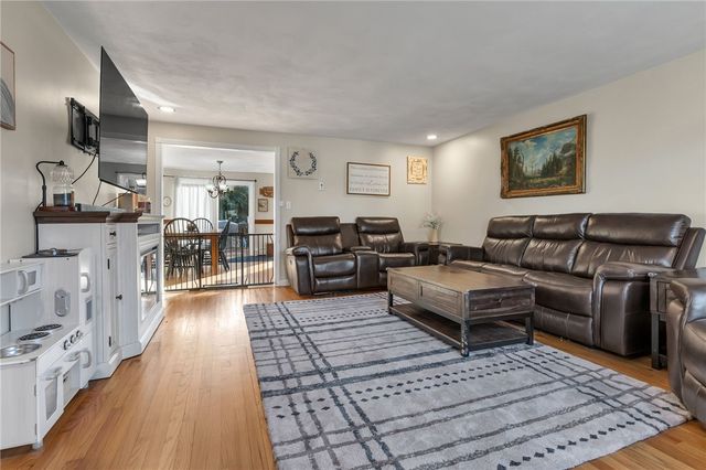 62 Canonchet Trail, Cranston, RI 02921