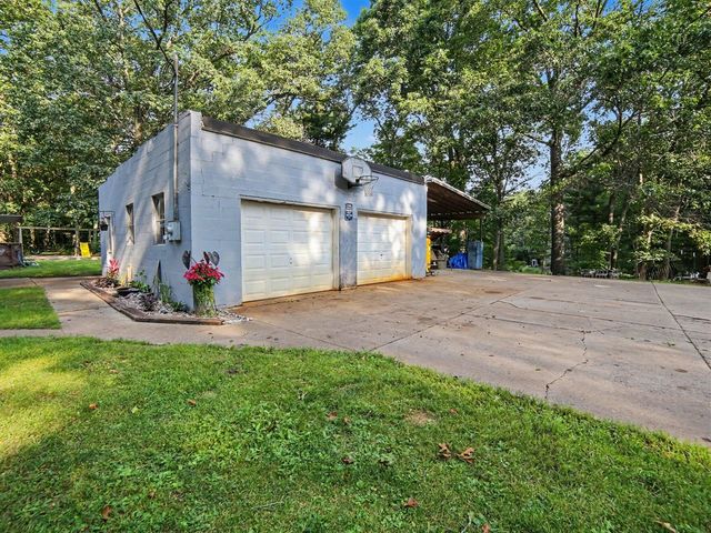 5690 White Road, Muskegon, MI 49442