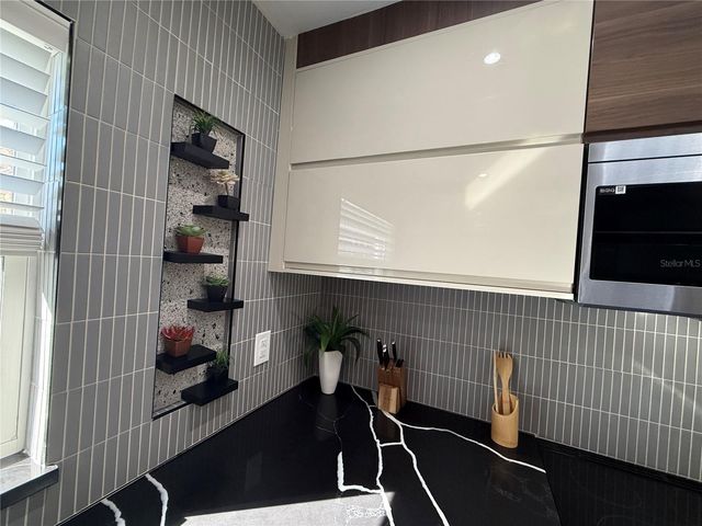 10021 N 53RD STREET, Temple Terrace, FL 33617