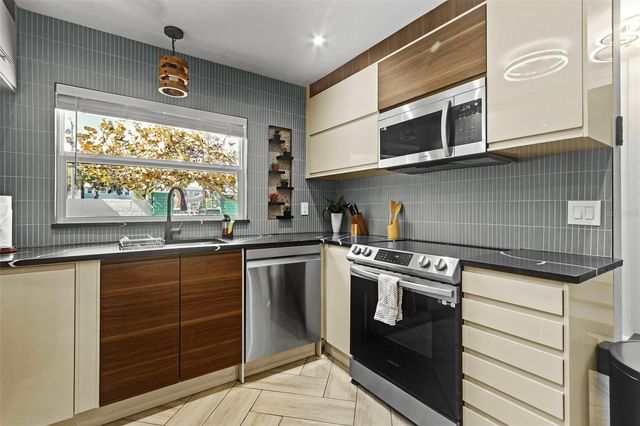 10021 N 53RD STREET, Temple Terrace, FL 33617