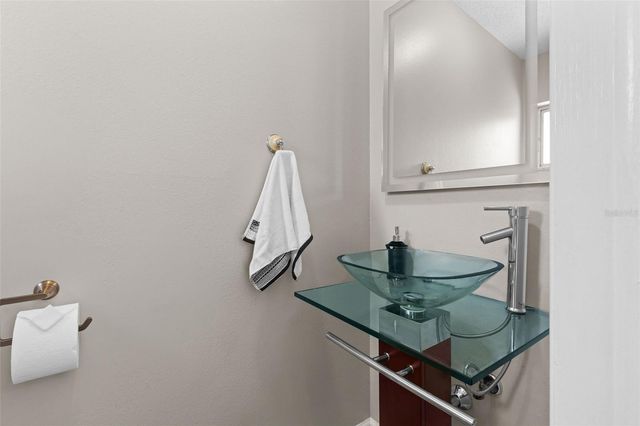 10021 N 53RD STREET, Temple Terrace, FL 33617