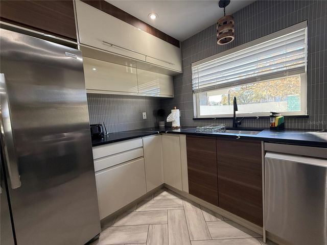 10021 N 53RD STREET, Temple Terrace, FL 33617