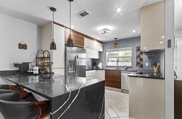 10021 N 53RD STREET, Temple Terrace, FL 33617