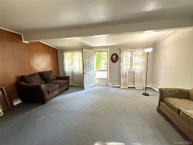 29 Maplewood Avenue, Selden, NY 11784