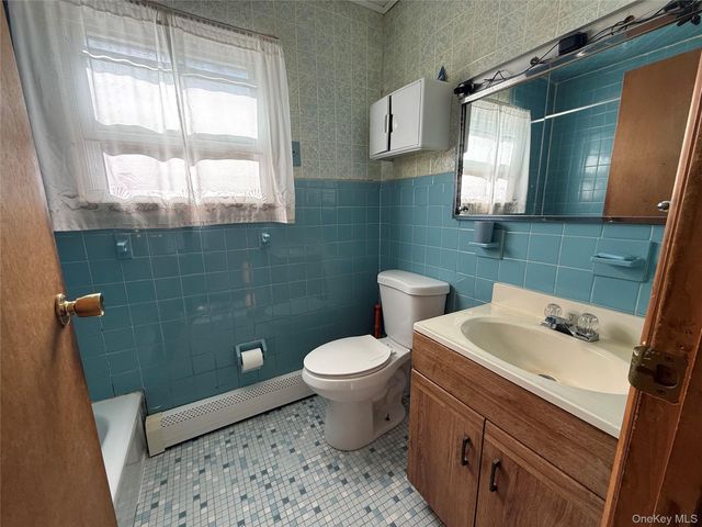 29 Maplewood Avenue, Selden, NY 11784