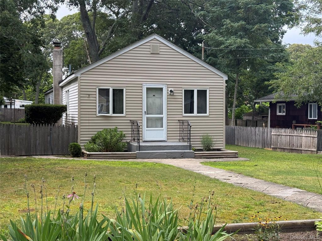 29 Maplewood Avenue, Selden, NY 11784