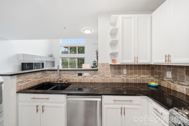 643 Raphael Place, Charlotte, NC 28205