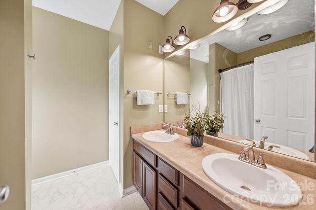 643 Raphael Place, Charlotte, NC 28205