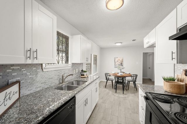 5219 Myrtlewood Street, Houston, TX 77033