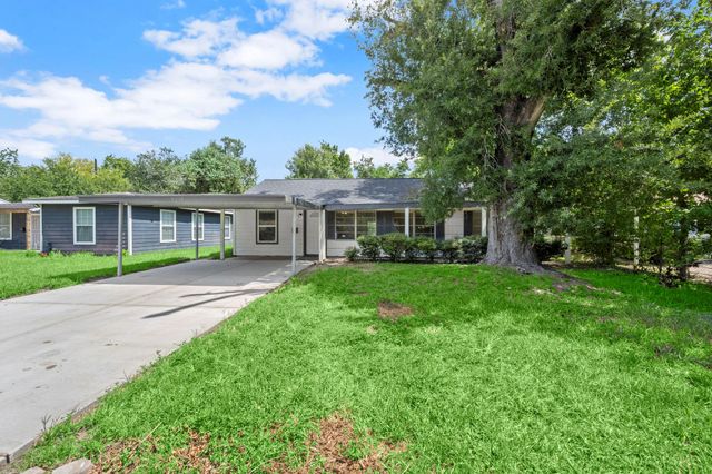 5219 Myrtlewood Street, Houston, TX 77033