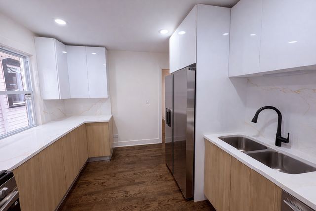 12527 S Lowe Avenue, Chicago, IL 60628