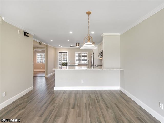 7706 Jewel LN 102, Naples, FL 34109