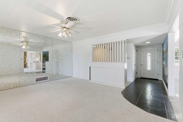 913 Elizabeth Court, Bakersfield, CA 93308