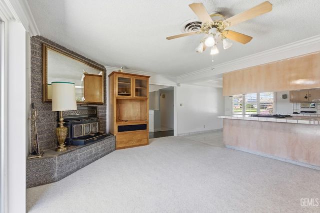 913 Elizabeth Court, Bakersfield, CA 93308