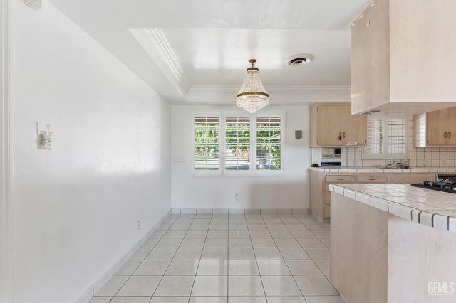 913 Elizabeth Court, Bakersfield, CA 93308