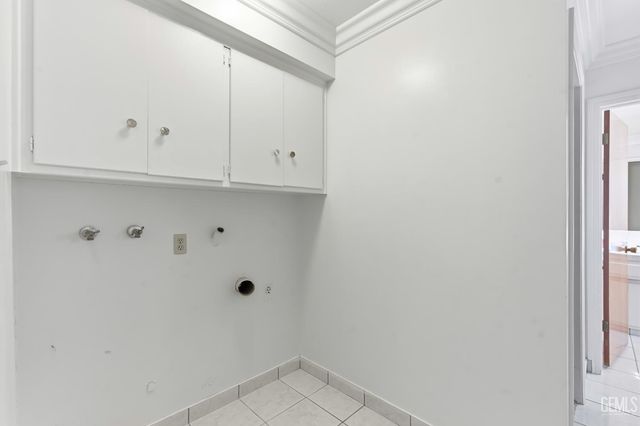 913 Elizabeth Court, Bakersfield, CA 93308