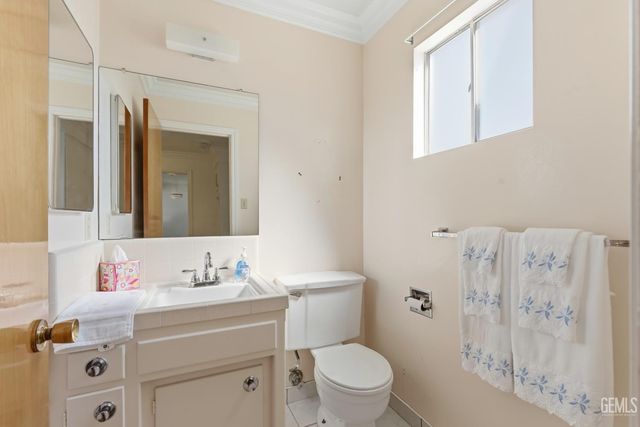 913 Elizabeth Court, Bakersfield, CA 93308