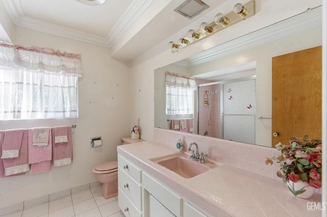 913 Elizabeth Court, Bakersfield, CA 93308