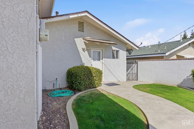 913 Elizabeth Court, Bakersfield, CA 93308