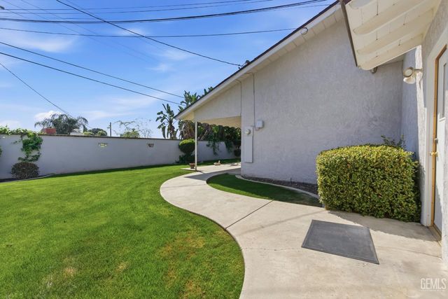 913 Elizabeth Court, Bakersfield, CA 93308