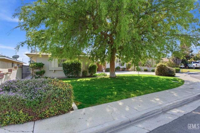 913 Elizabeth Court, Bakersfield, CA 93308