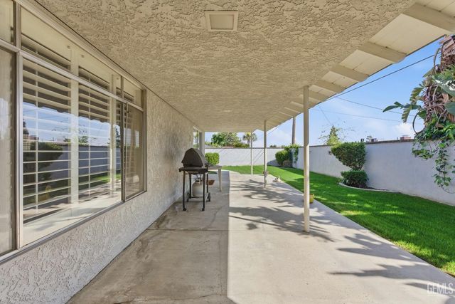 913 Elizabeth Court, Bakersfield, CA 93308