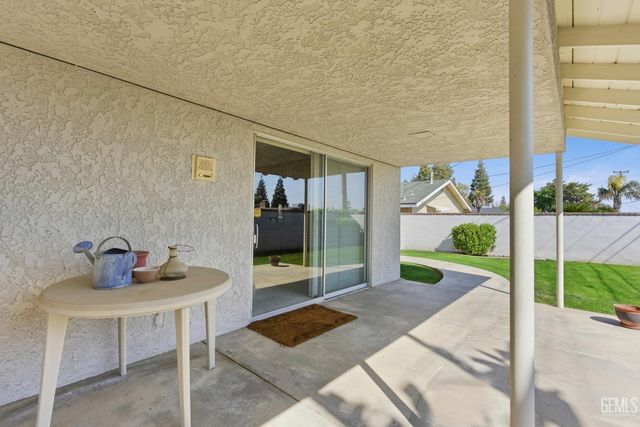 913 Elizabeth Court, Bakersfield, CA 93308