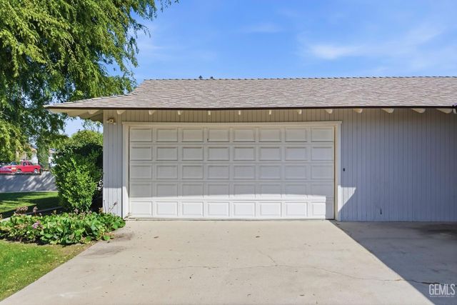 913 Elizabeth Court, Bakersfield, CA 93308