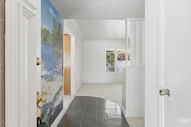 913 Elizabeth Court, Bakersfield, CA 93308