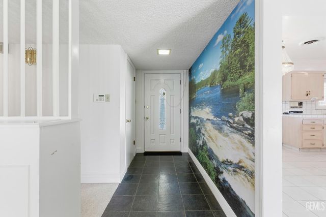 913 Elizabeth Court, Bakersfield, CA 93308