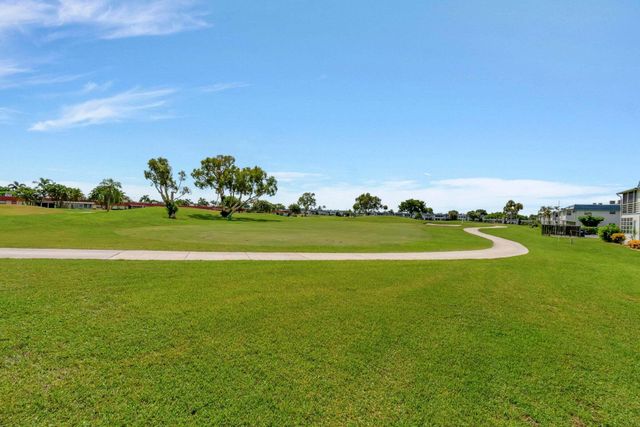 233 Monaco Boulevard E, Delray Beach, FL 33446