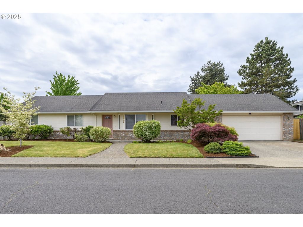 2042 Sw SESAME St, Mc Minnville, OR 97128