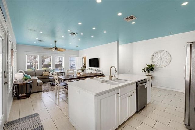 318 S Station St 1, Port Aransas, TX 78373