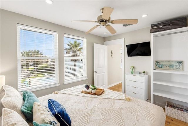 318 S Station St 1, Port Aransas, TX 78373