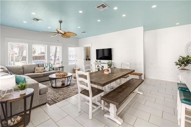 318 S Station St 1, Port Aransas, TX 78373