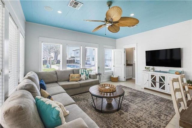 318 S Station St 1, Port Aransas, TX 78373