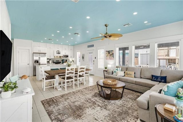 318 S Station St 1, Port Aransas, TX 78373