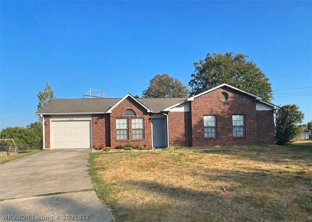 2215 Granite Circle, Van Buren, AR 72956