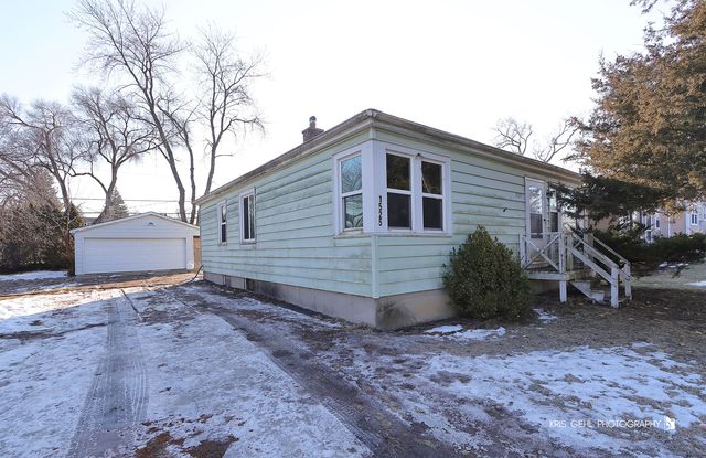 1525 Idlewild Drive, Round Lake Beach, IL 60073