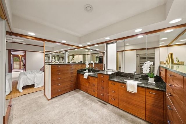 6600 Overhill Road, Mission Hills, KS 66208