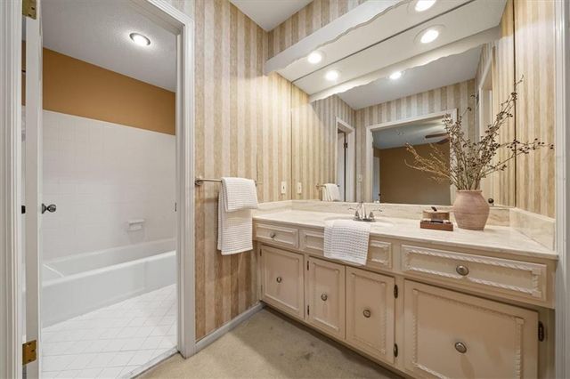 6600 Overhill Road, Mission Hills, KS 66208