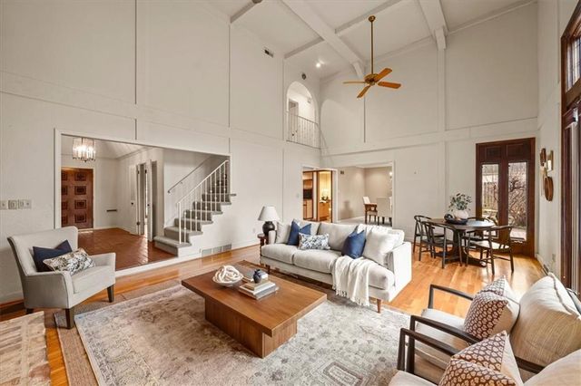 6600 Overhill Road, Mission Hills, KS 66208